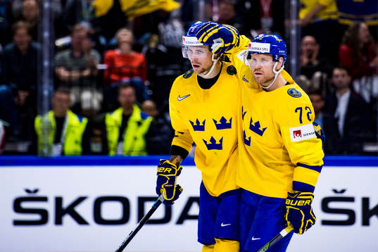 Sveriges Adrian Kempe kramas om av Patric Hörnqvist