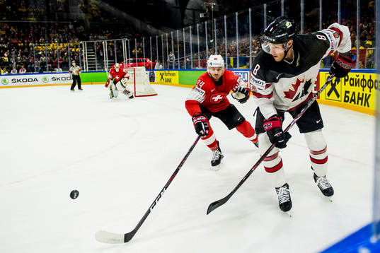 Schweiz Dean Kukan och Kanadas Kyle Turris
