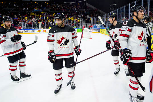 Kanadas Jordan Eberle, Bo Horvat lämnar isen i pausen