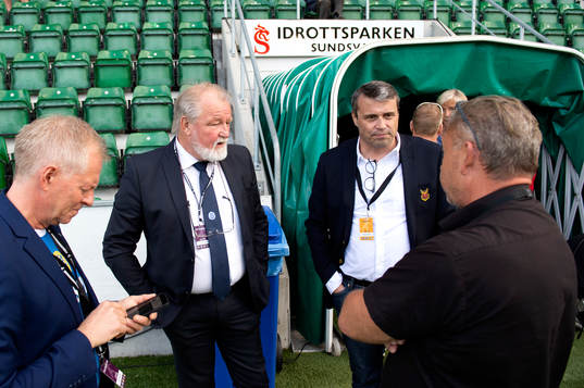 Sundsvalls klubbchef Johan Nikula och Östersunds sportchef
