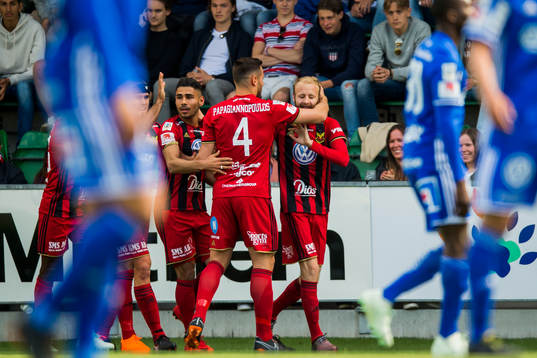 Östersunds Curtis Edwards jublar