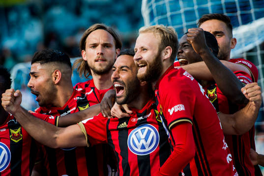 Östersunds Saman Ghoddos jublar