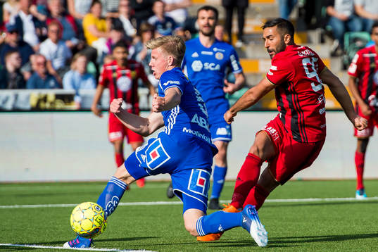 Östersunds Saman Ghoddos gör 1-3 målet och Sundsvalls