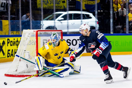 s Nick Bonino oroar vid Sveriges målvakt Anders Nilsson