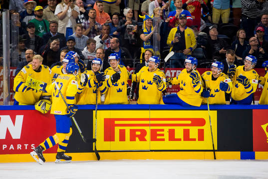 Sveriges Magnus Pääjärvi-Svensson jublar
