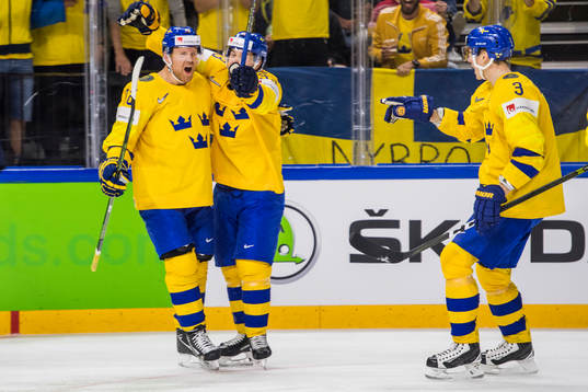 Sveriges Patric Hörnqvist och Viktor Arvidsson jublar