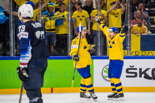 Sveriges Patric Hörnqvist och Viktor Arvidsson jublar