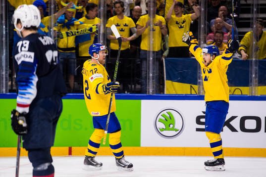 Sveriges Patric Hörnqvist jublar ihop med Viktor Arvidsson