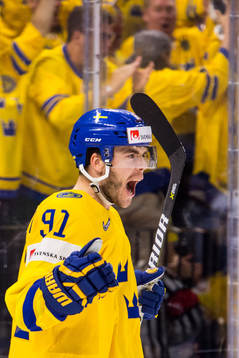 Sveriges Magnus Pääjärvi-Svensson jublar