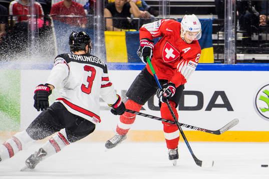 Kanadas Joel Edmundson och Schweiz Nino Niederreiter