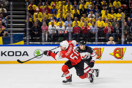Schweiz Tristan Scherwey och Kanadas Jordan Eberle
