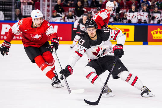 Kanadas Matt Barzal och Schweiz Michael Fora