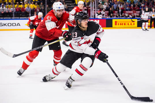 Kanadas Matt Barzal och Schweiz Michael Fora