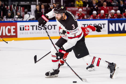 Kanadas Joel Edmundson testar skott
