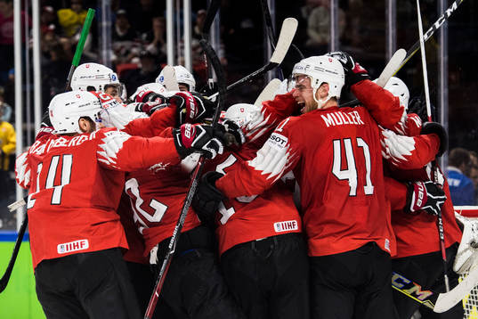 Schweiz spelare jublar