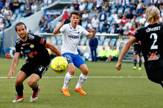 Norrköpings Simon Skrabb reagerar