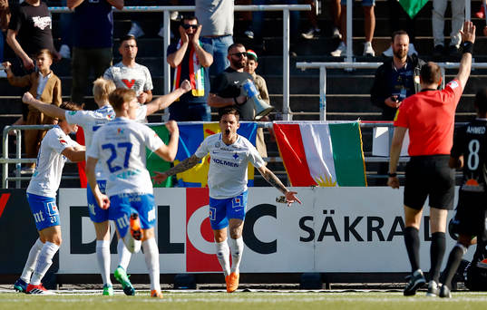 Norrköpings David Moberg Karlsson jublar men målet döms