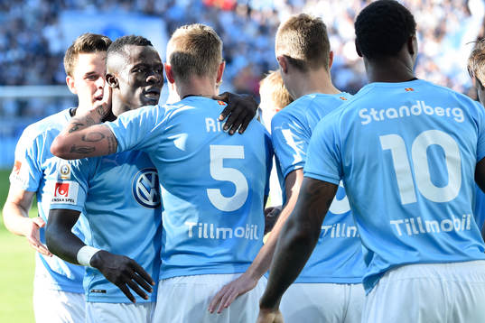 Malmö FFs Bonke Innocent kramar om Sören Rieks som jublar