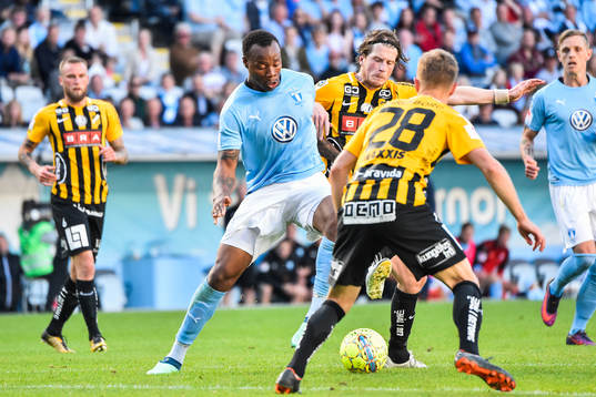 Malmö FFs Carlos Strandberg och Häckens Erik Friberg och