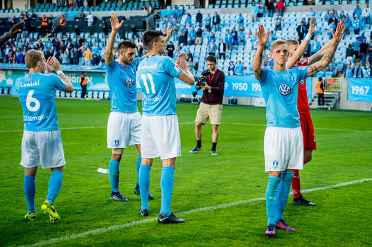 Malmö FFs Sören Rieks jublar med lagkamraterna
