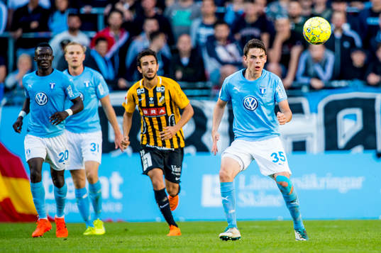 Malmö FFs Samuel Adrian mot Häckens Daleho Irandust