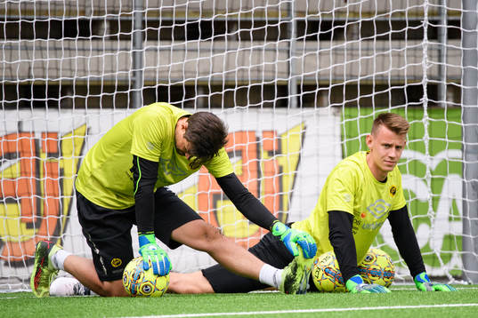 Elfsborgs målvakt Kevin Stuhr Ellegaard och målvakt David
