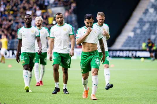 Hammarbys Jiloan Hamad med lagkamrater innan