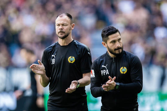 Hammarbys assisterande tränare Pablo Pinones-Arce (h) och