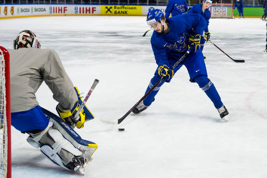 Sveriges målvakt Filip Gustavsson och Mika Zibanejad
