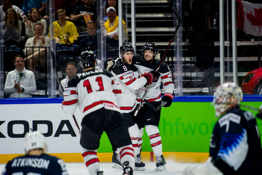 Kanadas Marc-Edouard Vlasic kramas om av Kyle Turris