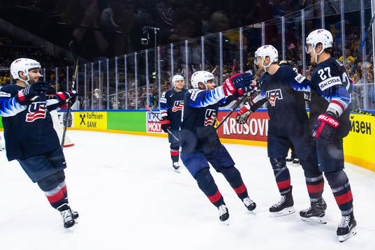 s Nick Bonino jublar med lagkamrater