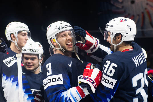 s Nick Bonino och Colin White jublar