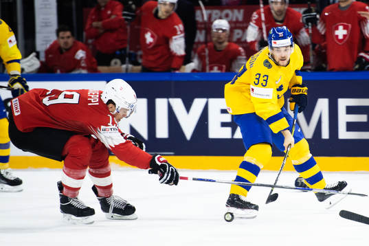 Schweiz Reto Schaeppi jagar Sveriges Viktor Arvidsson