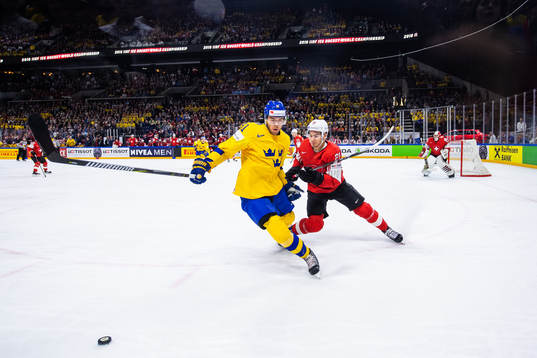 Sveriges Magnus Pääjärvi-Svensson och Schweiz Timo Meier