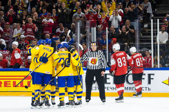 Sveriges Gustav Nyquist jublar med lagkamrater