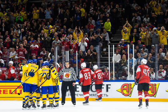 Sveriges Gustav Nyquist jublar med lagkamrater