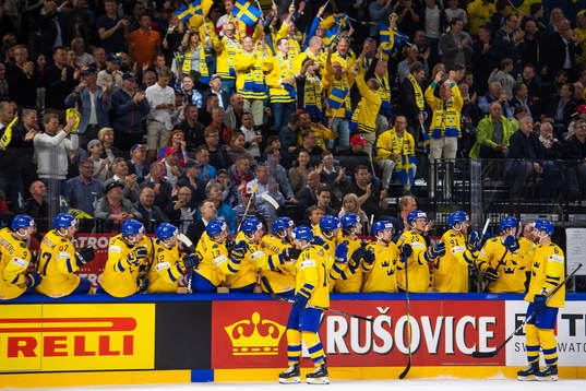 Sveriges Gustav Nyquist jublar med lagkamrater