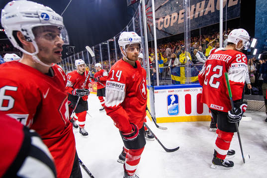 Schweiz Chris Baltisberger och Nino Niederreiter  lämnar