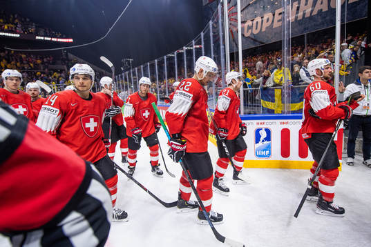 Schweiz spelare lämnar plan för periodpaus