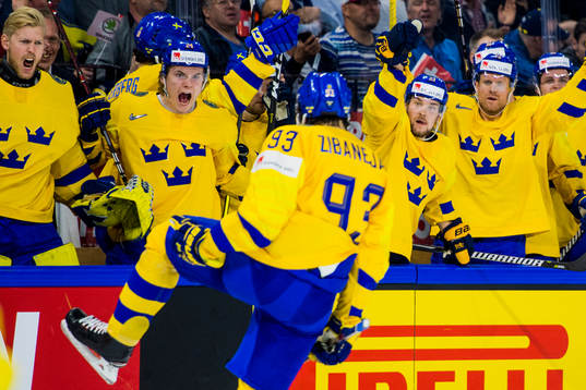Sveriges målvakt Magnus Hellberg, Lias Andersson, Viktor