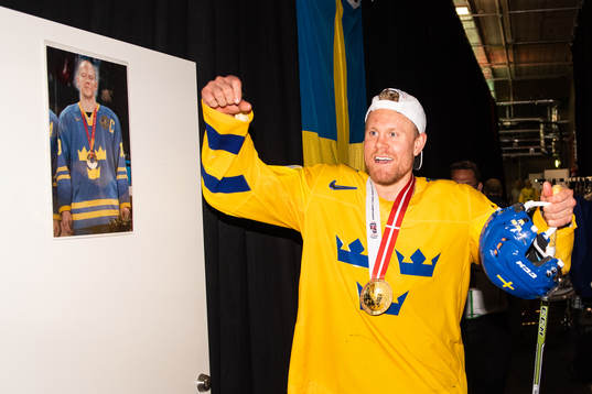 Sveriges Patric Hörnqvist jublar i omklädningsrummet