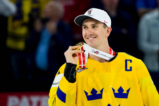Sveriges Mikael Backlund jublar med sin guldmedalj