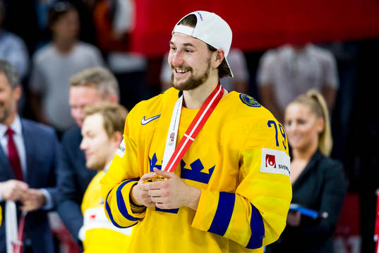 Sveriges Filip Forsberg jublar med sin guldmedalj