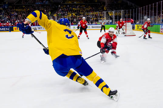 Sveriges John Klingberg och Schweiz Raphael Diaz