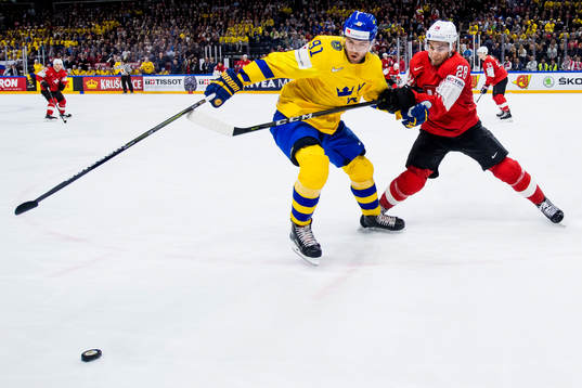 Sveriges Magnus Pääjärvi-Svensson och Schweiz Timo Meier