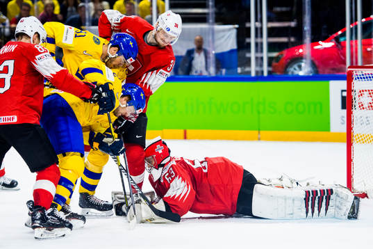 Sveriges Magnus Pääjärvi-Svensson, Johan Larsson i kamp