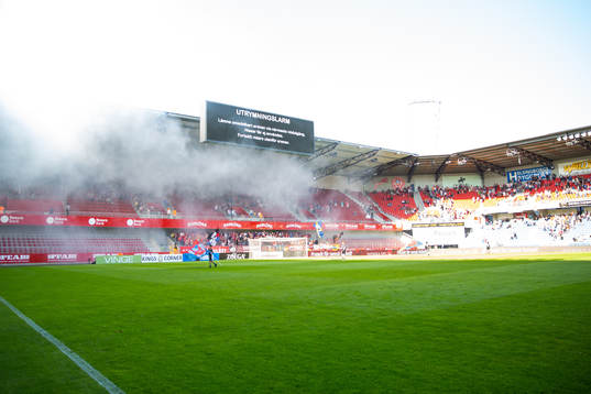 Rök vid Örgrytes läktarsektion som startade