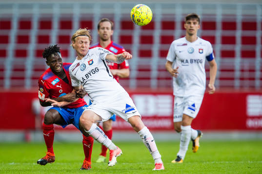 Helsingborgs Mamudu Moro och Örgrytes Jacob Ericsson ii