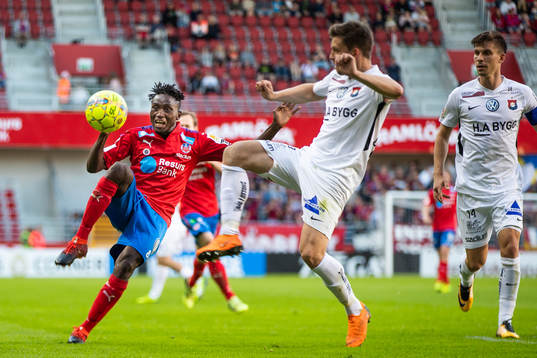 Helsingborgs Mamudu Moro och Örgrytes Karl-Johan Lindblad