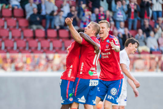 Helsingborgs Darijan Bojanic jublar med lagkamrater